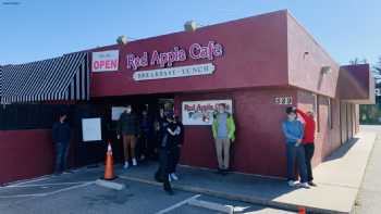 Red Apple Café