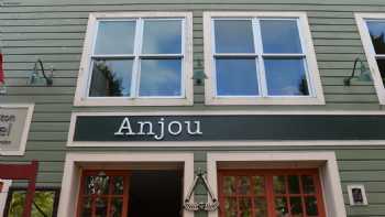 Anjou & the Little Pear Home