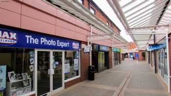 Isaac Newton Shopping Centre