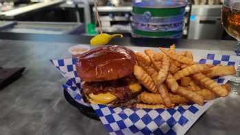 Schooner's Burgers 'N Beer