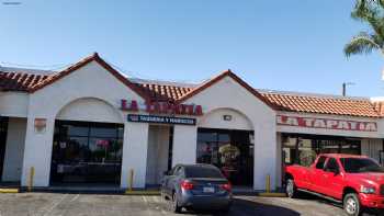 LA TAPATIA Taqueria y Mariscos