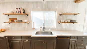 Apollo Granite and Countertops