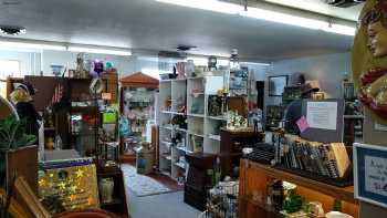 Red Door Antiques and Resale