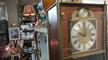 Red Door Antiques and Resale