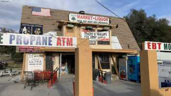 Live Oak Market & restaurant @ gas station