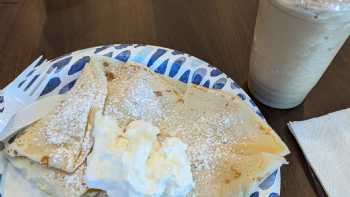 Lynn's Coffee & Crepes