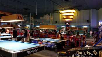 HotShots Billiards & Family Entertainment