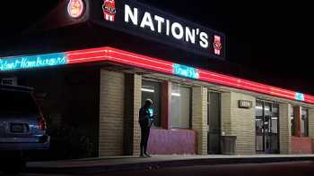 Nation's Giant Hamburgers & Great Pies