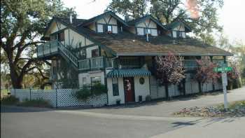 The 10th Green Inn