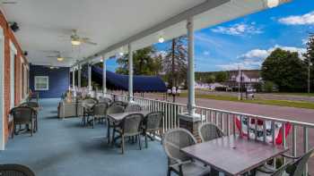 The Blue Pelican Inn & Restaurant & Side Door