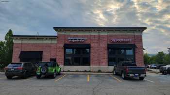 Monelli's Italian Grill & Sports Bar