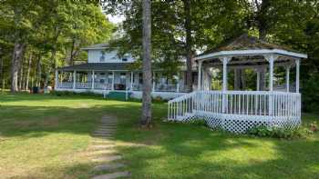 Chamberlin's Ole Forest Inn