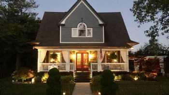 Three Oaks Inn B&B