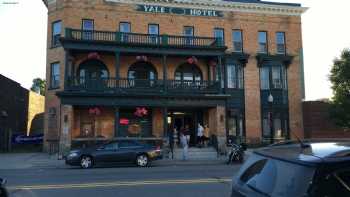 Yale Hotel