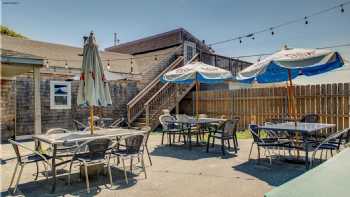 Schooners Bar & Beer Garden