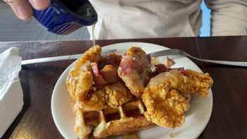 Waffle Hut & Eatery