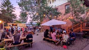 The Bunk+Brew Backyard (Food Carts, Craft Beer, Live Music)