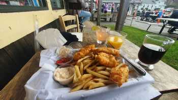 Cannon Beach Hardware and Public House