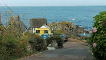 Cadgwith Cove Inn