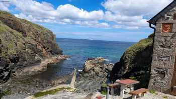 Cadgwith Cove Inn