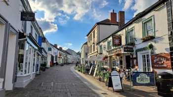 Molesworth Arms Hotel