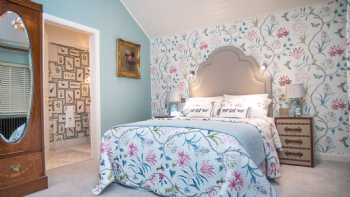 Coach House Boutique B & B