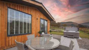 Fionn Lodge, Balloch Park