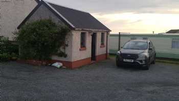 Lochside Cottage B&B & Caravan