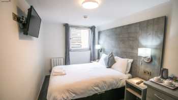 Brunswick Hotel - Book Direct for Best Rates. We're cheaper than online travel agents.