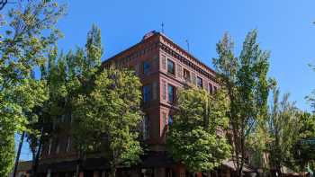 McMenamins Pub at Hotel Oregon