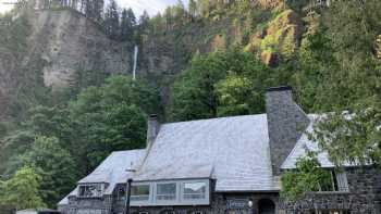 Multnomah Falls Lodge