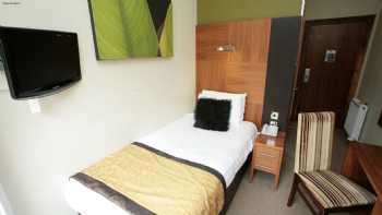 Acorn Hotel - Book Direct for Best Rates. We're cheaper than online travel agents.