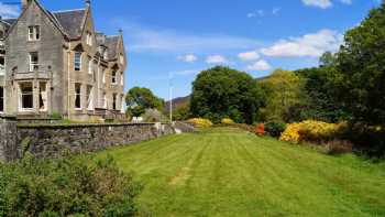 Glengarry Castle Hotel