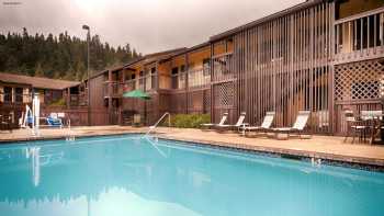 Oakridge Inn & Suites