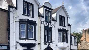 Queen's Hotel & Pub