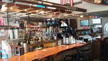 Oar House Bar & Grill