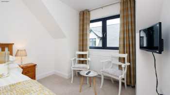 Pinewood Cottage Apartment and B&B Inverness