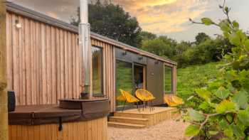 Jack's Alt-Stays - Unique Cabins in Millport