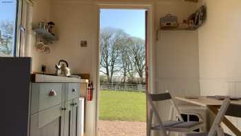 Shepherd's Rest - Camping & Glamping Site