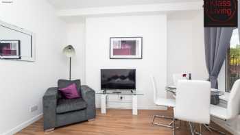 Klass Living Short Stay Accommodation Bellshill - Cosy Apartment