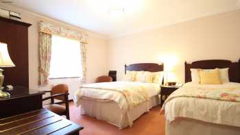 Strathburn Hotel & Restaurant