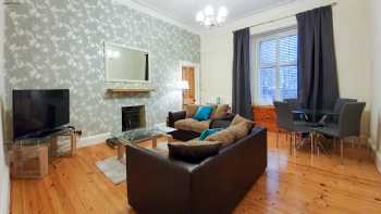 Linburn House Apartment