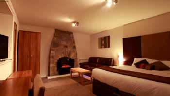 Aberdour Hotel & Stables Rooms