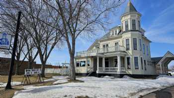 The Tower House - Italian American Restaurante