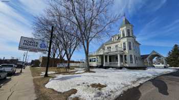 The Tower House - Italian American Restaurante