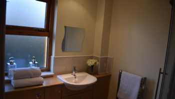 Bathgate- Contractor & Holiday Accommodation (Kavanagh Apartment)