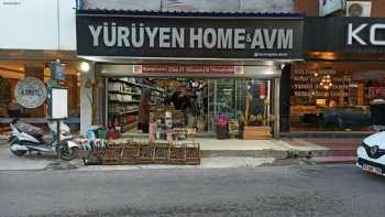 Yürüyen Avm Bayraklı