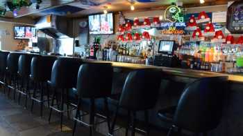 Carlee's Bar & Grill