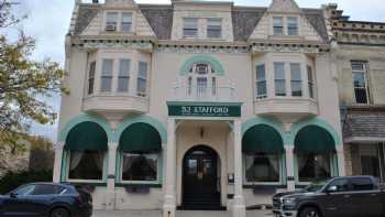 52 Stafford. Hotel, Restaurant & Irish Pub