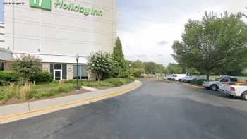 2 MONTGOMERY VILLAGE AVE - HOLIDAY INN